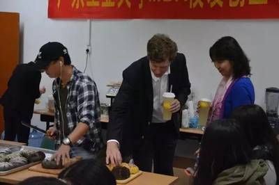 吖咪餐饮培训挂牌广州工业大学MBA创业示范中心